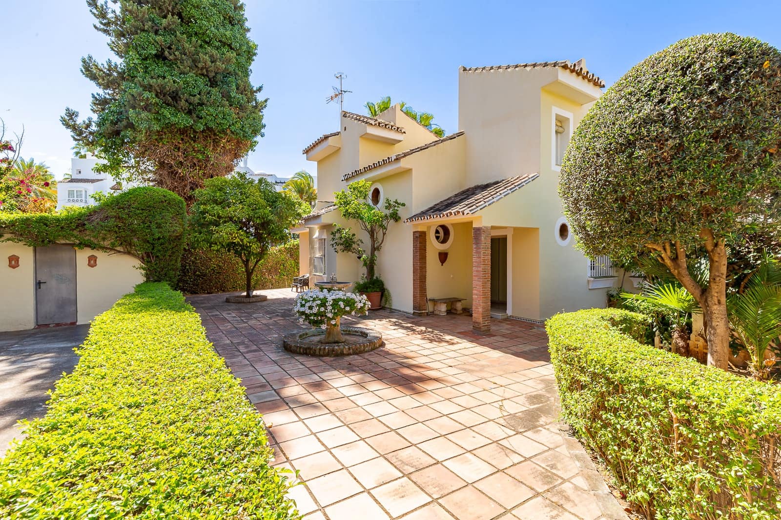 3 sovrum Villa till salu i Marbella med pool garage - 2 700 000 € (Ref: 8308274)