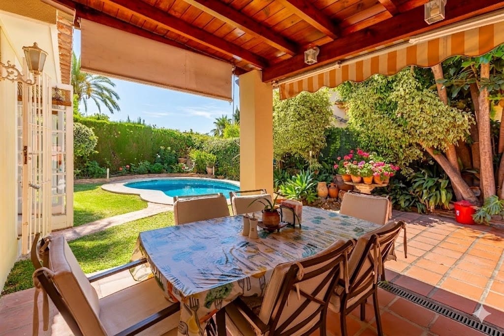 3 sovrum Villa till salu i Marbella med pool garage - 2 700 000 € (Ref: 8308274)