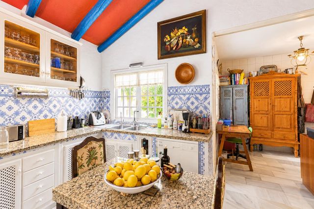 3 sovrum Villa till salu i Marbella med pool garage - 2 700 000 € (Ref: 8308274)