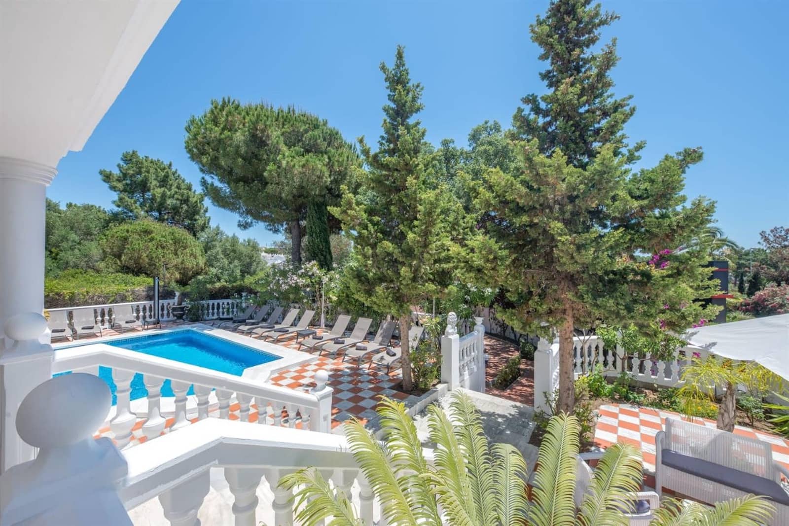 10 bedroom Villa for sale in Marbella with pool garage - € 1,880,000 (Ref: 8313694)