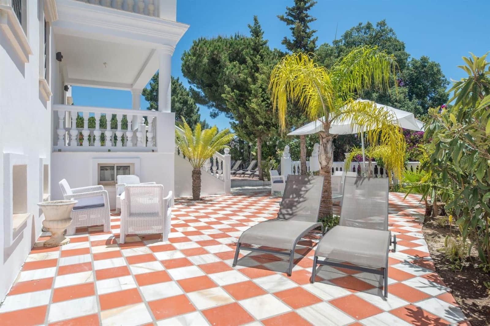 10 bedroom Villa for sale in Marbella with pool garage - € 1,880,000 (Ref: 8313694)