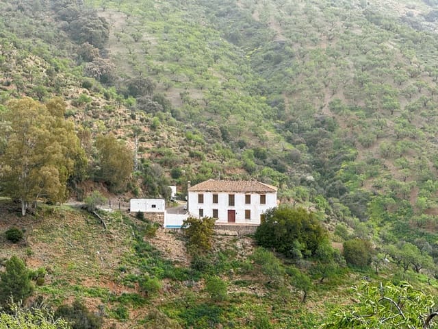 8 soveværelse Finca/Landehus til salg i Málaga by med swimmingpool garage - € 1.591.000 (Ref: 8319168)