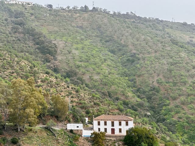 8 soveværelse Finca/Landehus til salg i Málaga by med swimmingpool garage - € 1.591.000 (Ref: 8319168)