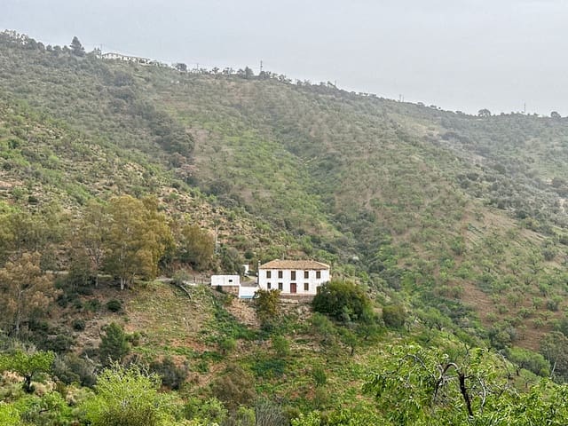 8 soveværelse Finca/Landehus til salg i Málaga by med swimmingpool garage - € 1.591.000 (Ref: 8319168)