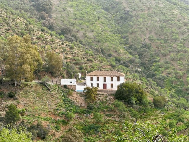 8 soveværelse Finca/Landehus til salg i Málaga by med swimmingpool garage - € 1.591.000 (Ref: 8319168)