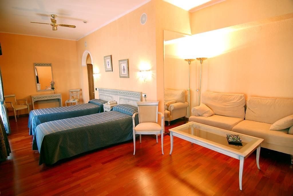 80 Zimmer Hotel zu verkaufen in Fuentes de Bejar mit Pool - 3.600.000 € (Ref: 8359682)