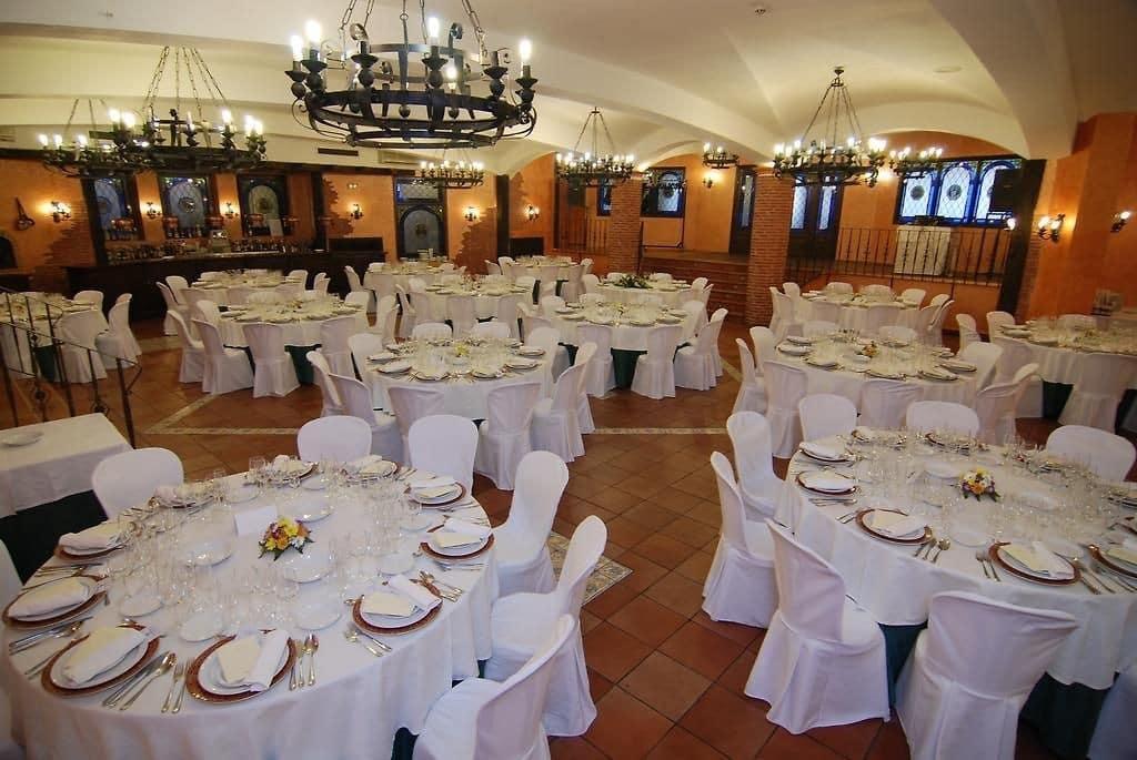 80 Zimmer Hotel zu verkaufen in Fuentes de Bejar mit Pool - 3.600.000 € (Ref: 8359682)