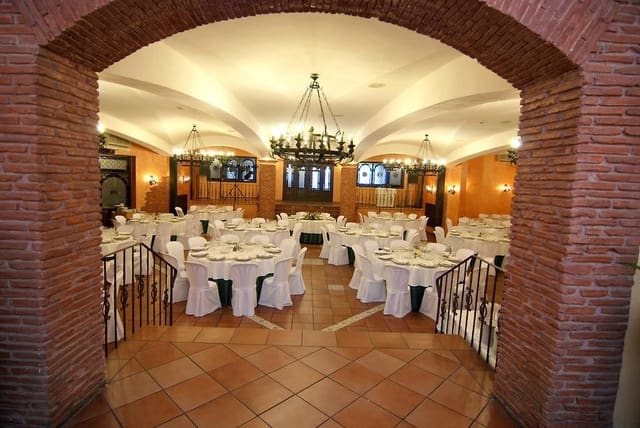 80 sovrum Hotell till salu i Fuentes de Béjar med pool - 3 600 000 € (Ref: 8359682)