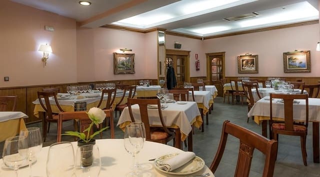 80 sovrum Hotell till salu i Fuentes de Béjar med pool - 3 600 000 € (Ref: 8359682)