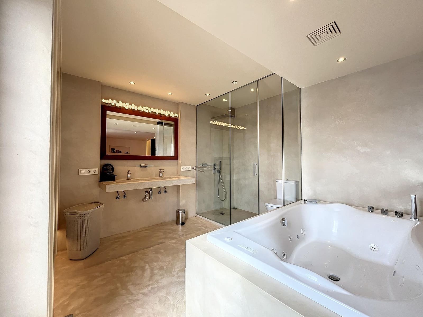 3 bedroom Penthouse for sale in La Duquesa / Puerto de la Duquesa with garage - € 695,000 (Ref: 8359684)