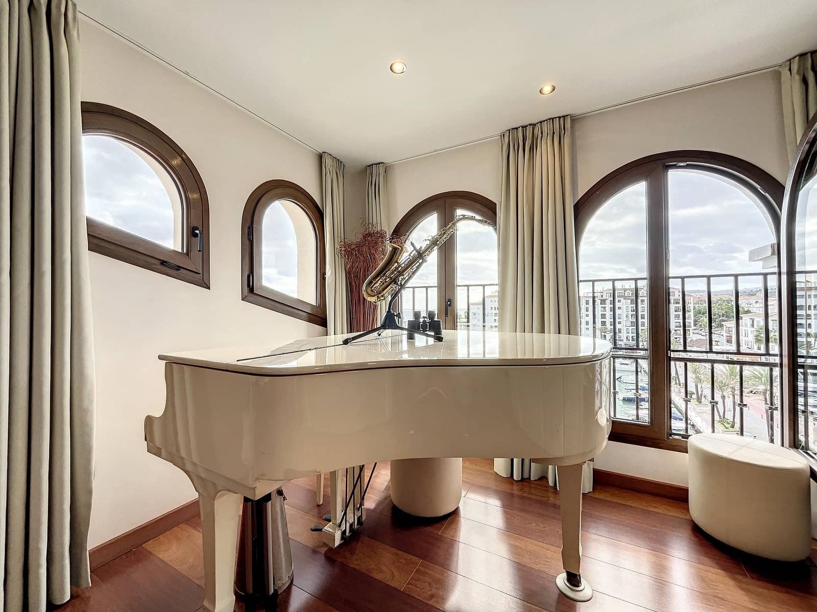 3 bedroom Penthouse for sale in La Duquesa / Puerto de la Duquesa with garage - € 695,000 (Ref: 8359684)