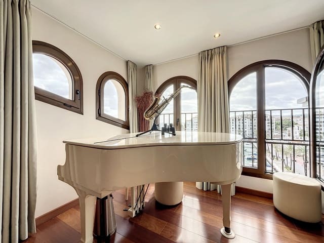 3 makuuhuone Kattohuoneisto myytävänä paikassa La Duquesa / Puerto de la Duquesa, Manilva mukana 
autotalli - 695 000 € (Ref: 8359684)