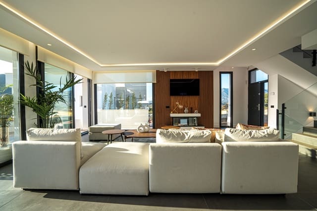 4 soverom Villa til salgs i Mijas Costa, Mijas med svømmebasseng garasje - € 1 150 000 (Ref: 8371071)