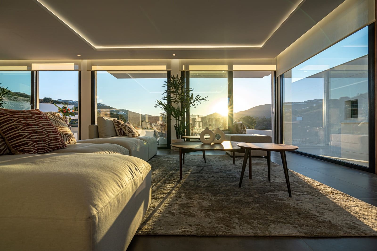 4 Zimmer Villa zu verkaufen in Mijas Costa mit Pool Garage - 1.150.000 € (Ref: 8371071)