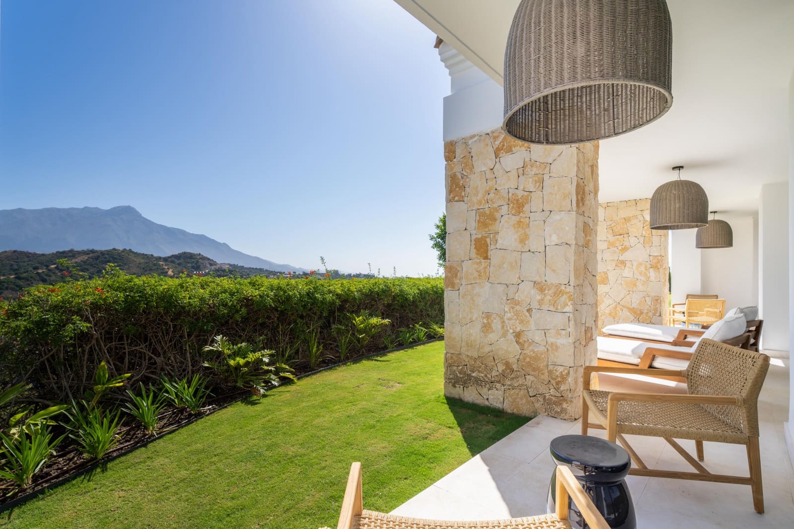 8 bedroom Villa for sale in Benahavis with pool garage - € 10,900,000 (Ref: 8383182)