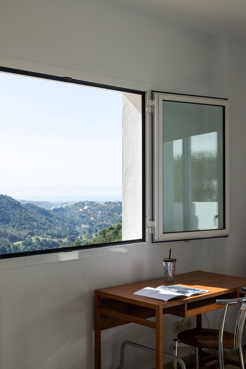 5 bedroom Villa for sale in Benahavis with pool garage - € 1,999,000 (Ref: 8392695)