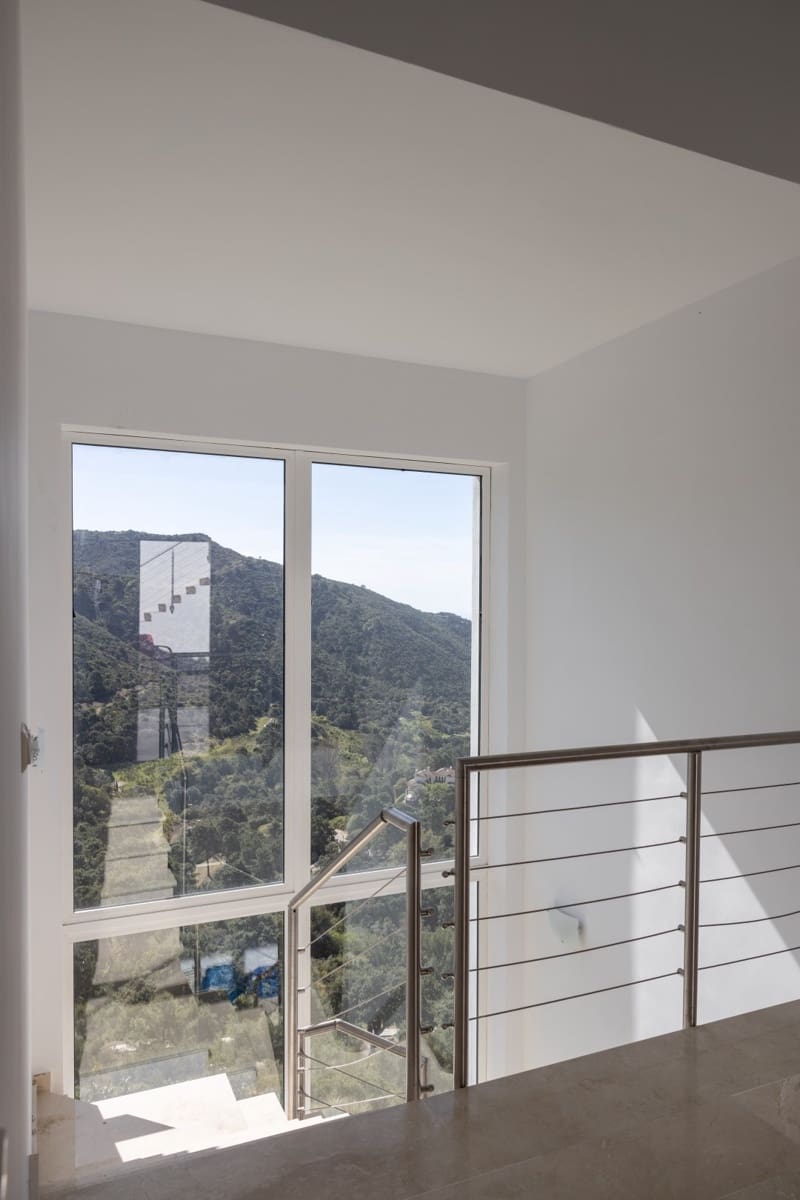 5 bedroom Villa for sale in Benahavis with pool garage - € 1,999,000 (Ref: 8392695)