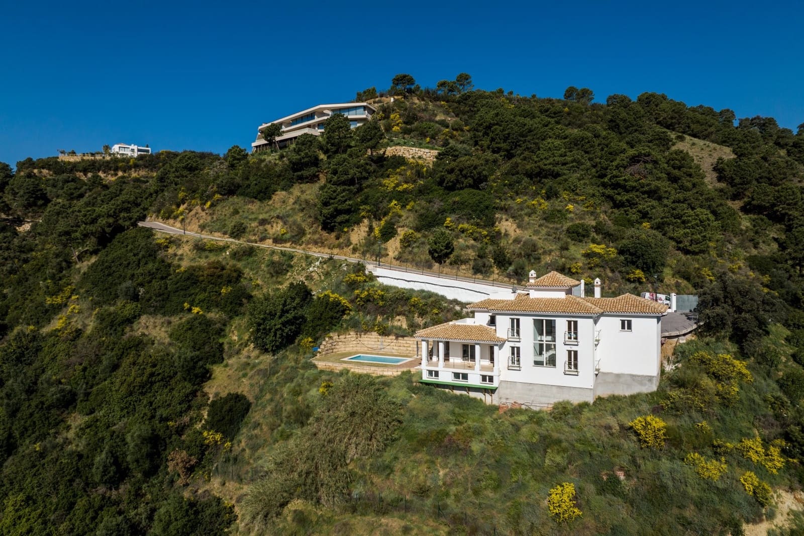 5 bedroom Villa for sale in Benahavis with pool garage - € 1,999,000 (Ref: 8392695)