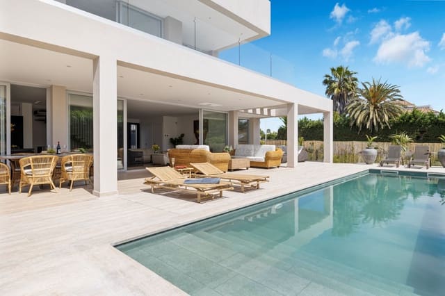 Chalet de 5 habitaciones en San Pedro de Alcantara, Marbella en venta con piscina garaje - 2.950.000 € (Ref: 8437085)