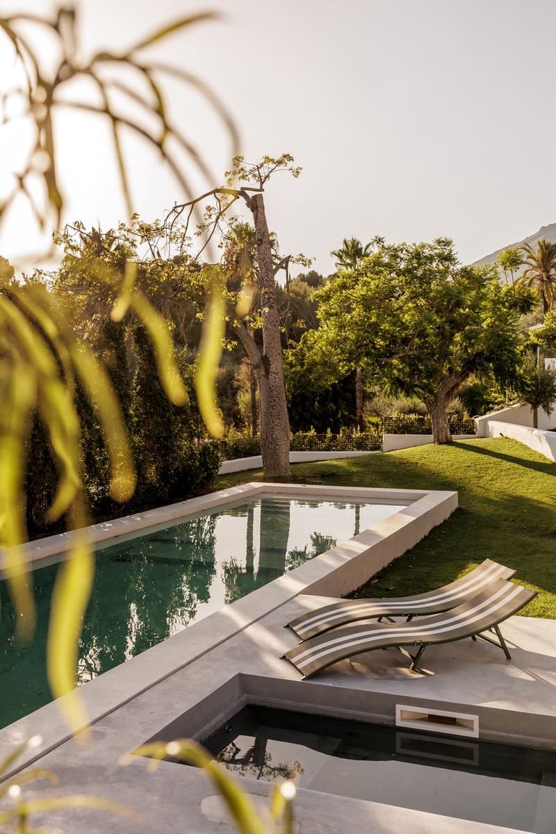 5 bedroom Villa for sale in Marbella with pool garage - € 4,995,000 (Ref: 8442578)