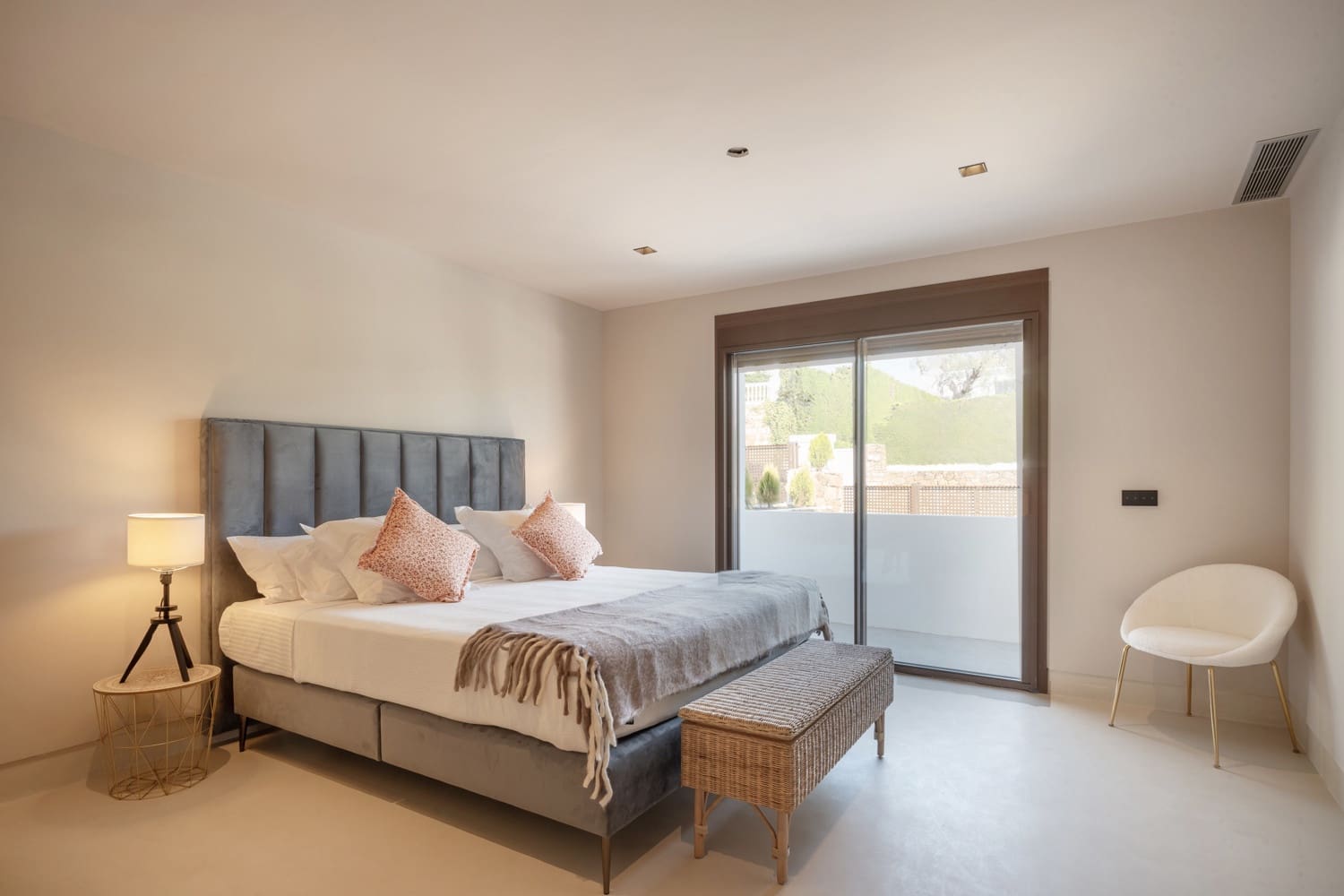 5 bedroom Villa for sale in Marbella with pool garage - € 4,995,000 (Ref: 8442578)