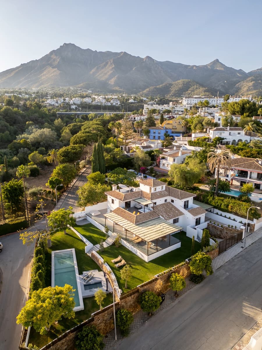 5 bedroom Villa for sale in Marbella with pool garage - € 4,995,000 (Ref: 8442578)