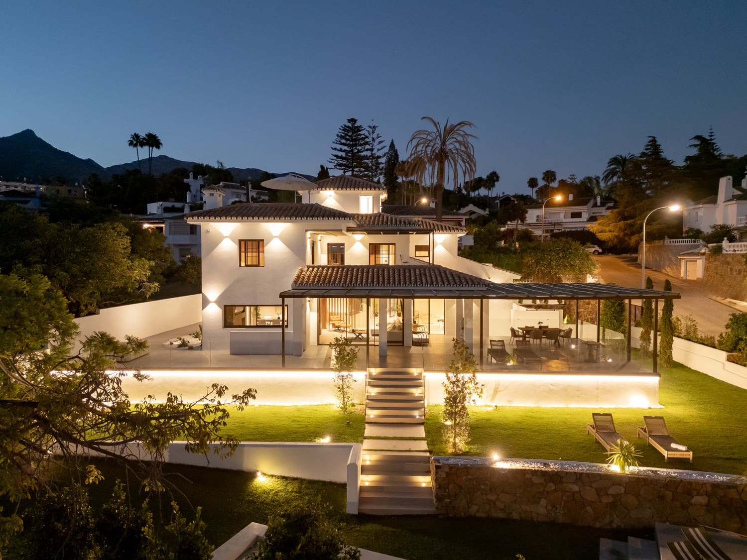 5 bedroom Villa for sale in Marbella with pool garage - € 4,995,000 (Ref: 8442578)