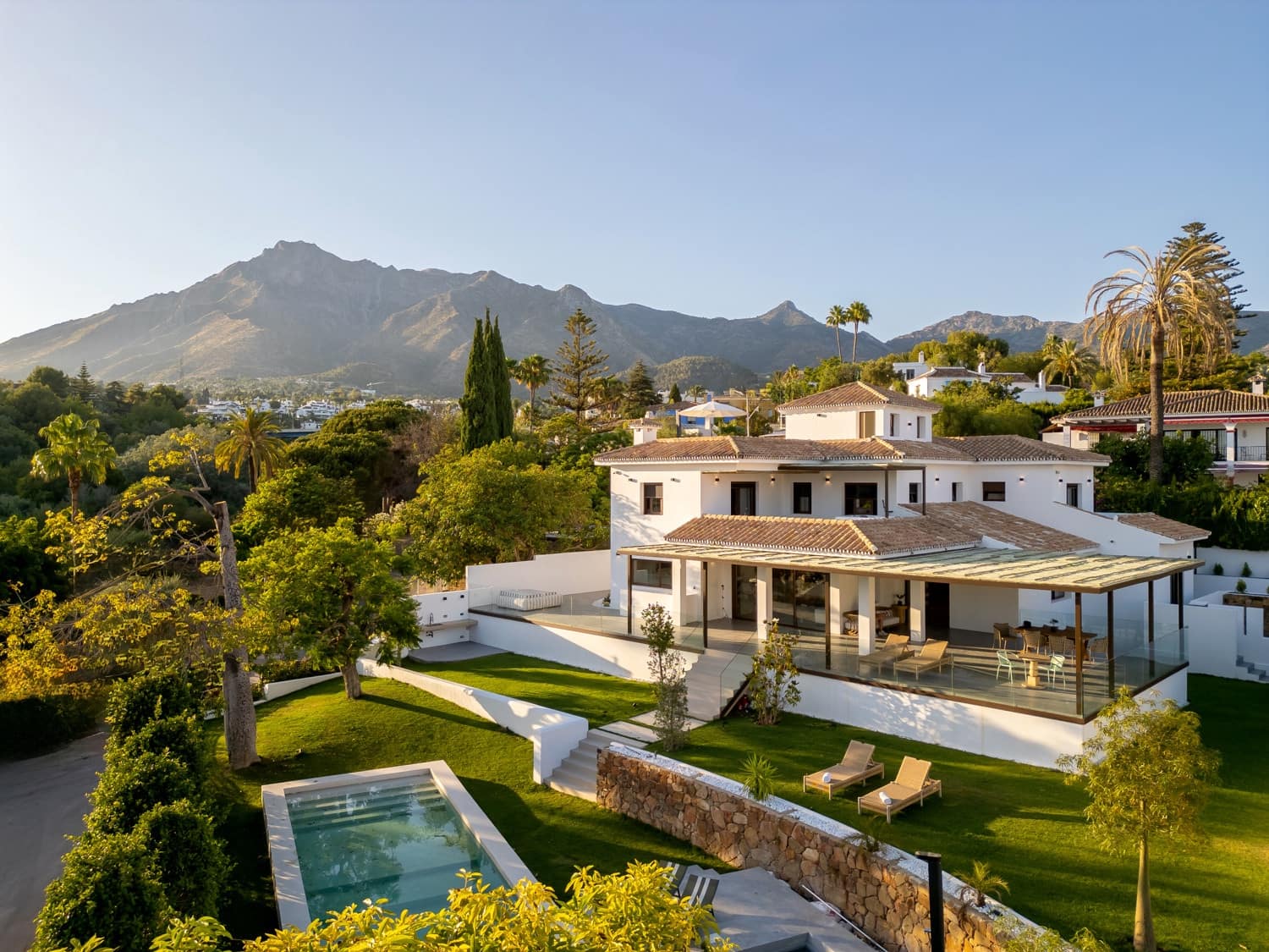 5 bedroom Villa for sale in Marbella with pool garage - € 4,995,000 (Ref: 8442578)