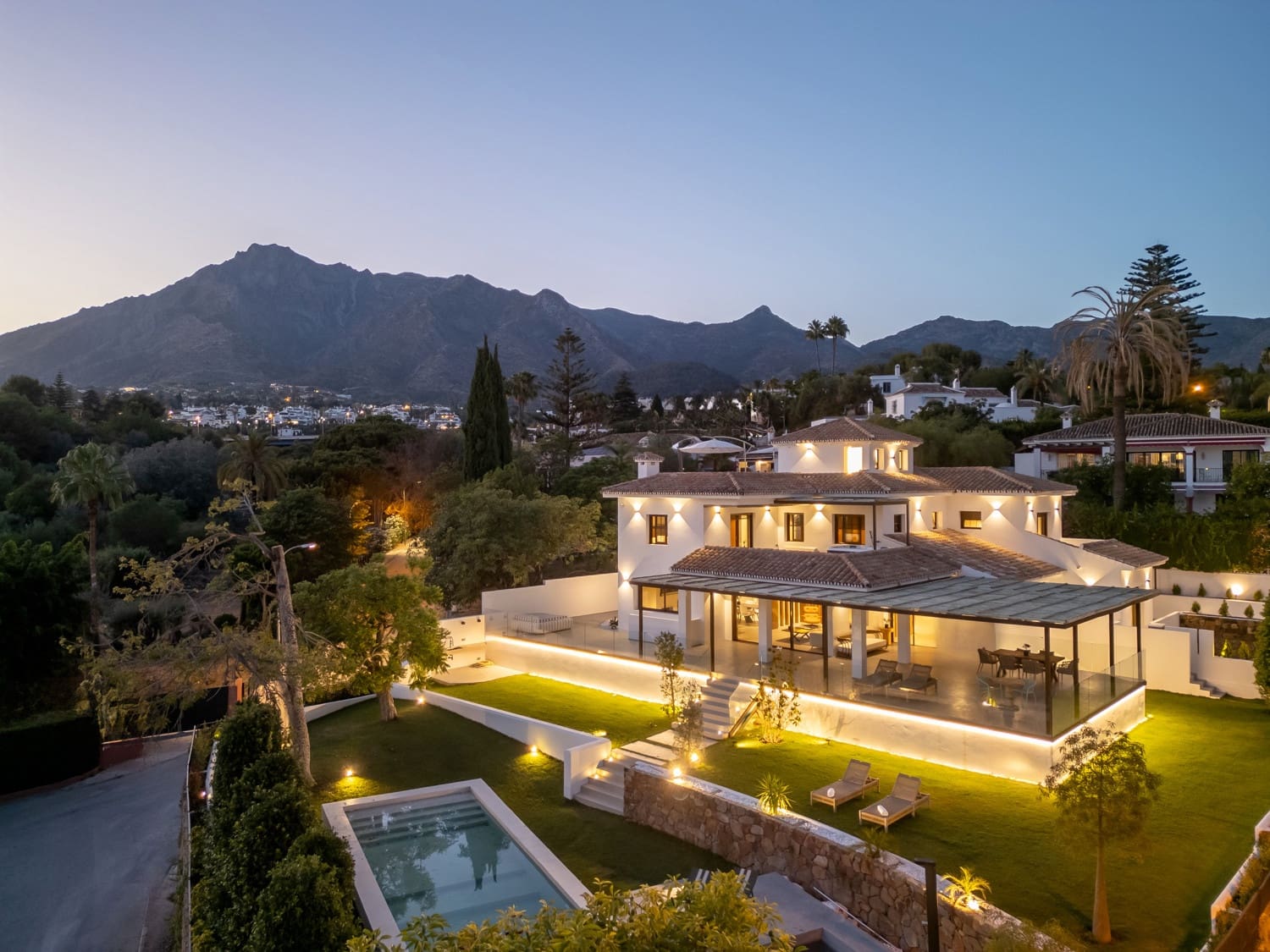 5 bedroom Villa for sale in Marbella with pool garage - € 4,995,000 (Ref: 8442578)