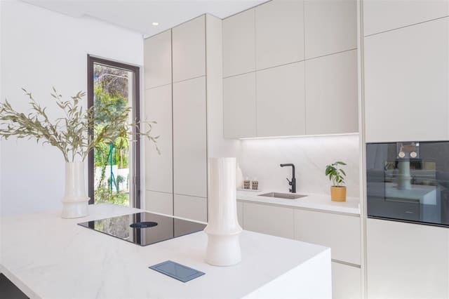 4 makuuhuone Huvila myytävänä paikassa Marbella mukana uima-altaan 
autotalli - 4 750 000 € (Ref: 8450138)