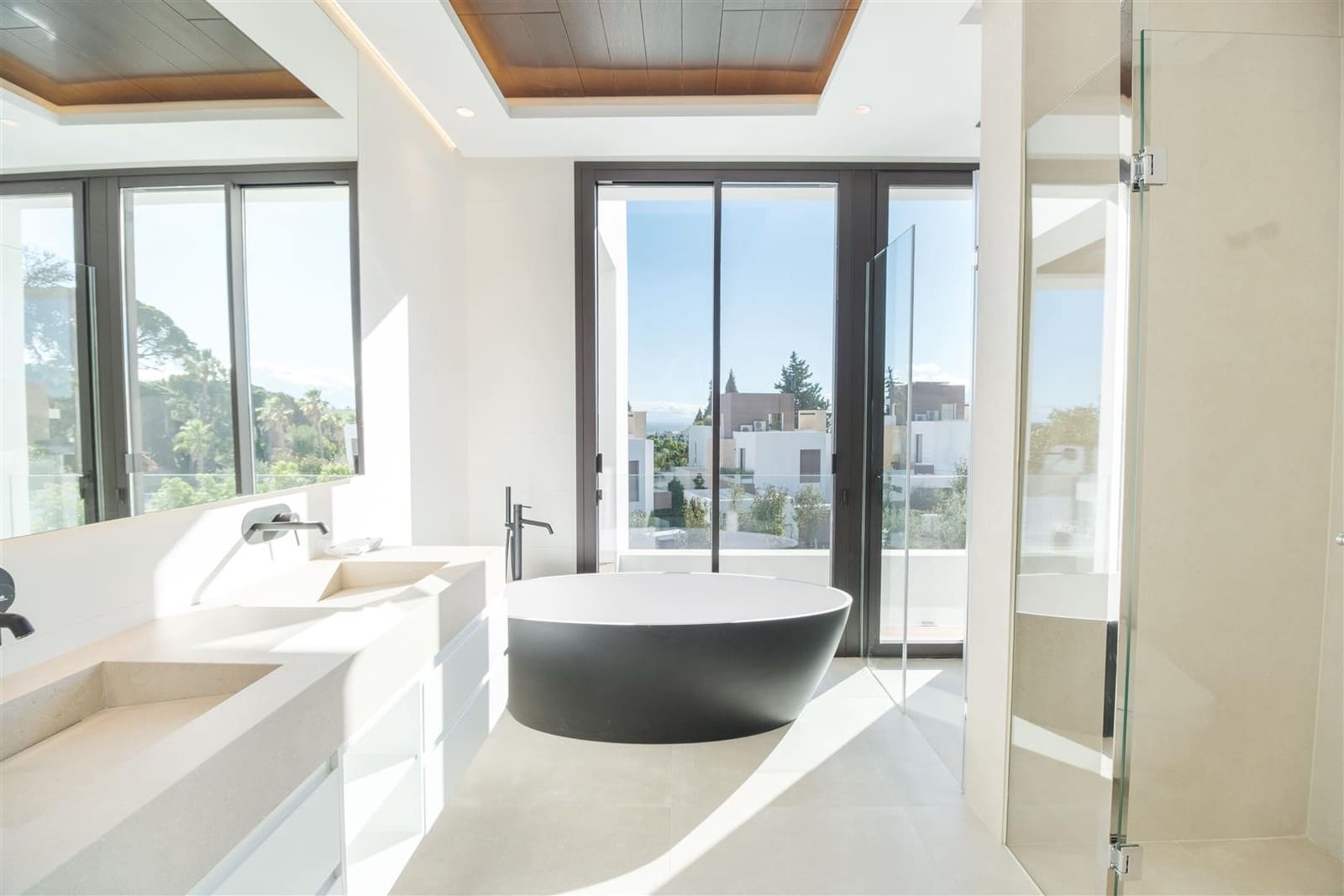 4 bedroom Villa for sale in Marbella with pool garage - € 4,300,000 (Ref: 8450139)