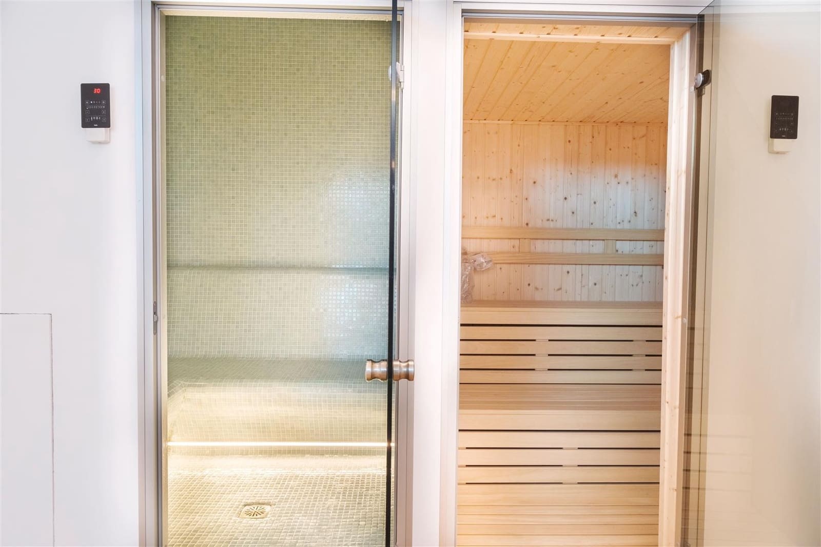 4 bedroom Villa for sale in Marbella with pool garage - € 4,300,000 (Ref: 8450139)