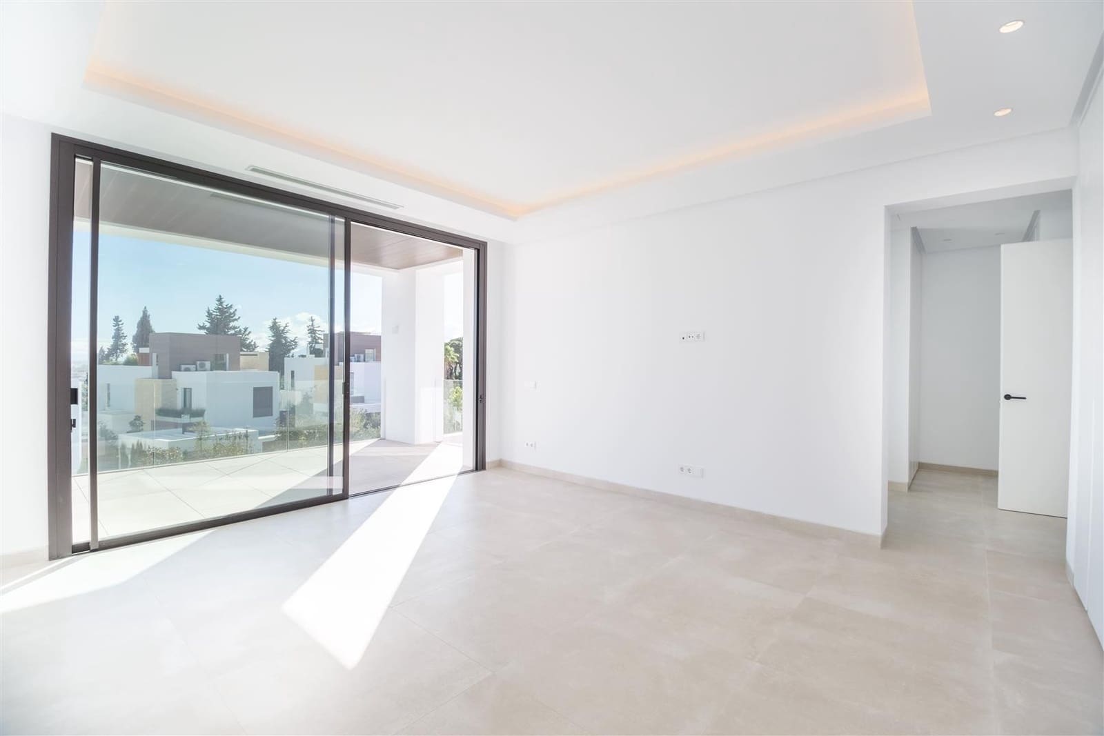 4 bedroom Villa for sale in Marbella with pool garage - € 4,300,000 (Ref: 8450139)