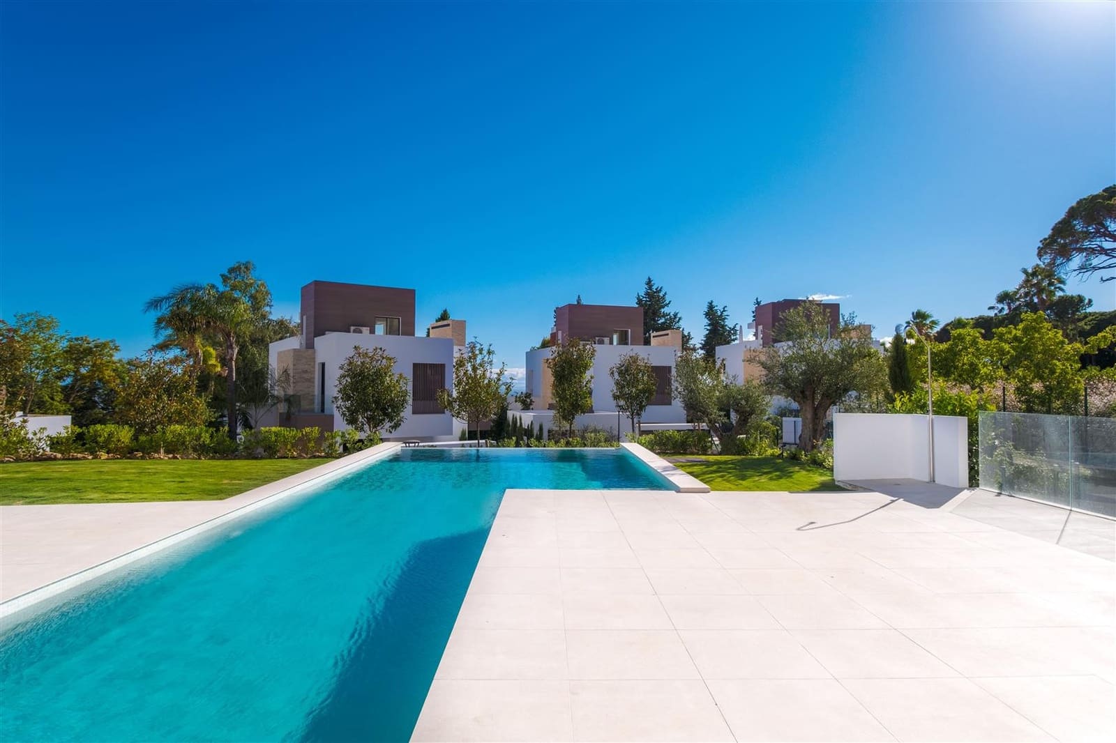 4 bedroom Villa for sale in Marbella with pool garage - € 4,300,000 (Ref: 8450139)