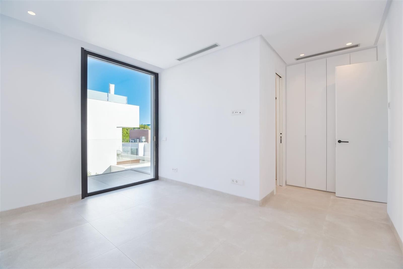 4 bedroom Villa for sale in Marbella with pool garage - € 4,300,000 (Ref: 8450139)