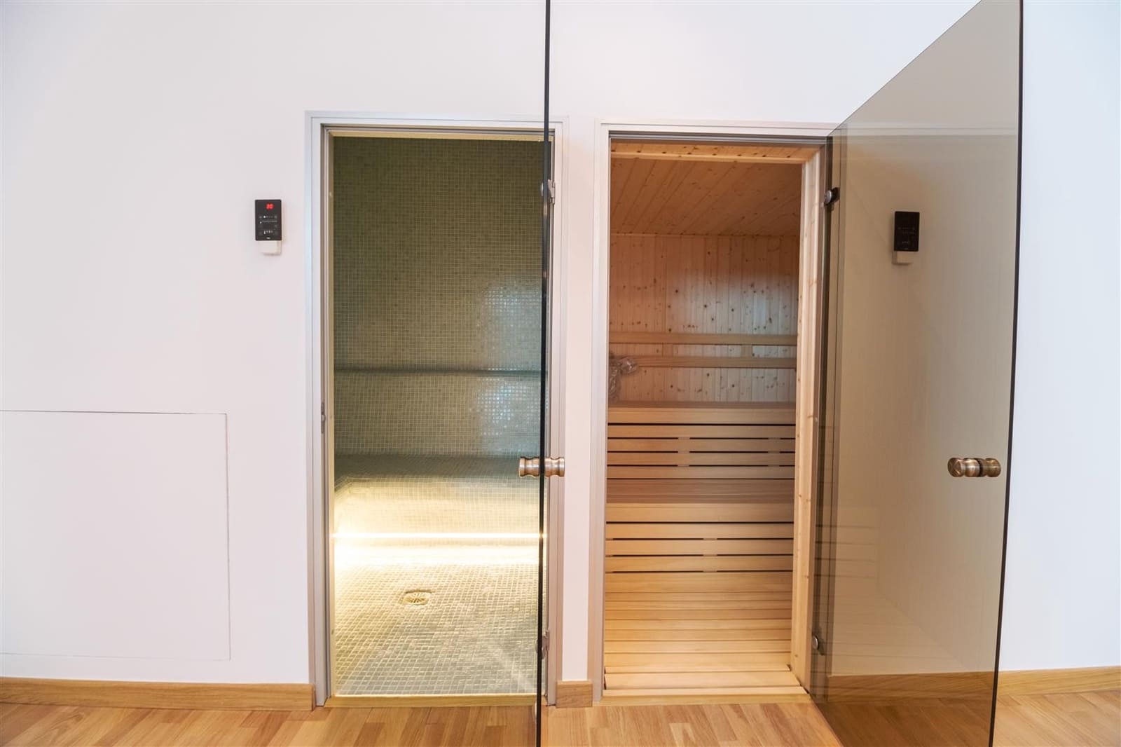 4 bedroom Villa for sale in Marbella with pool garage - € 4,300,000 (Ref: 8450139)