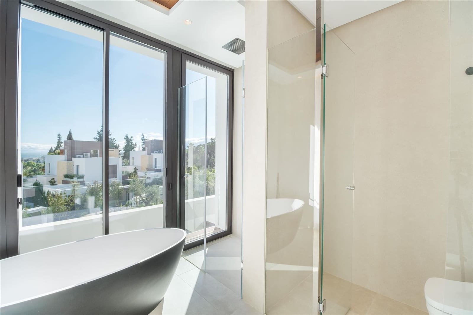 4 bedroom Villa for sale in Marbella with pool garage - € 4,300,000 (Ref: 8450139)