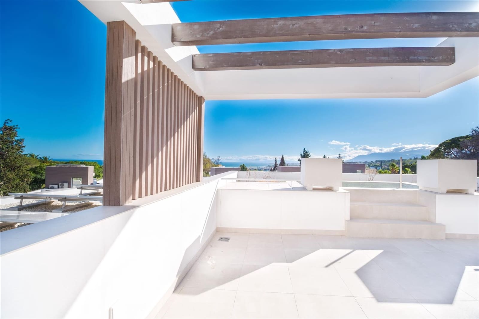 4 bedroom Villa for sale in Marbella with pool garage - € 4,300,000 (Ref: 8450139)