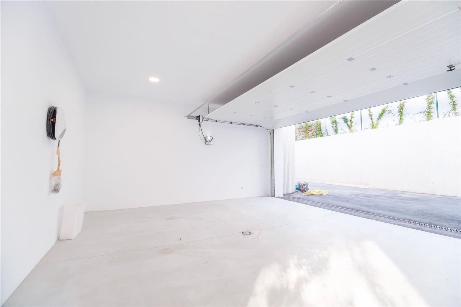 4 bedroom Villa for sale in Marbella with pool garage - € 4,300,000 (Ref: 8450139)