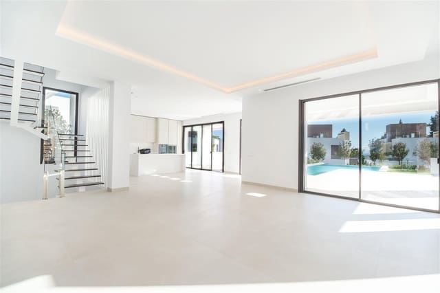 4 makuuhuone Huvila myytävänä paikassa Marbella mukana uima-altaan 
autotalli - 4 200 000 € (Ref: 8450139)