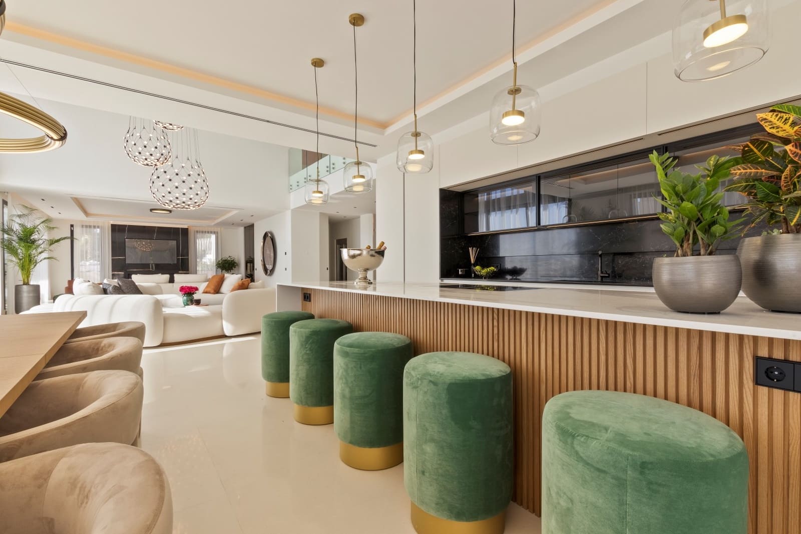 7 Zimmer Villa zu verkaufen in Marbella mit Pool Garage - 11.880.000 € (Ref: 8452092)