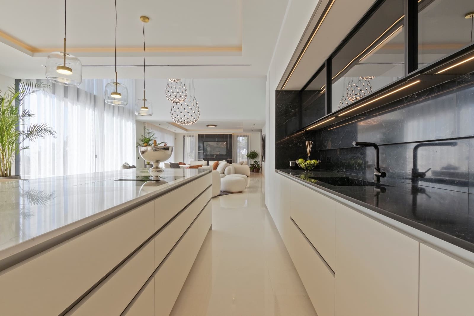 7 Zimmer Villa zu verkaufen in Marbella mit Pool Garage - 11.880.000 € (Ref: 8452092)