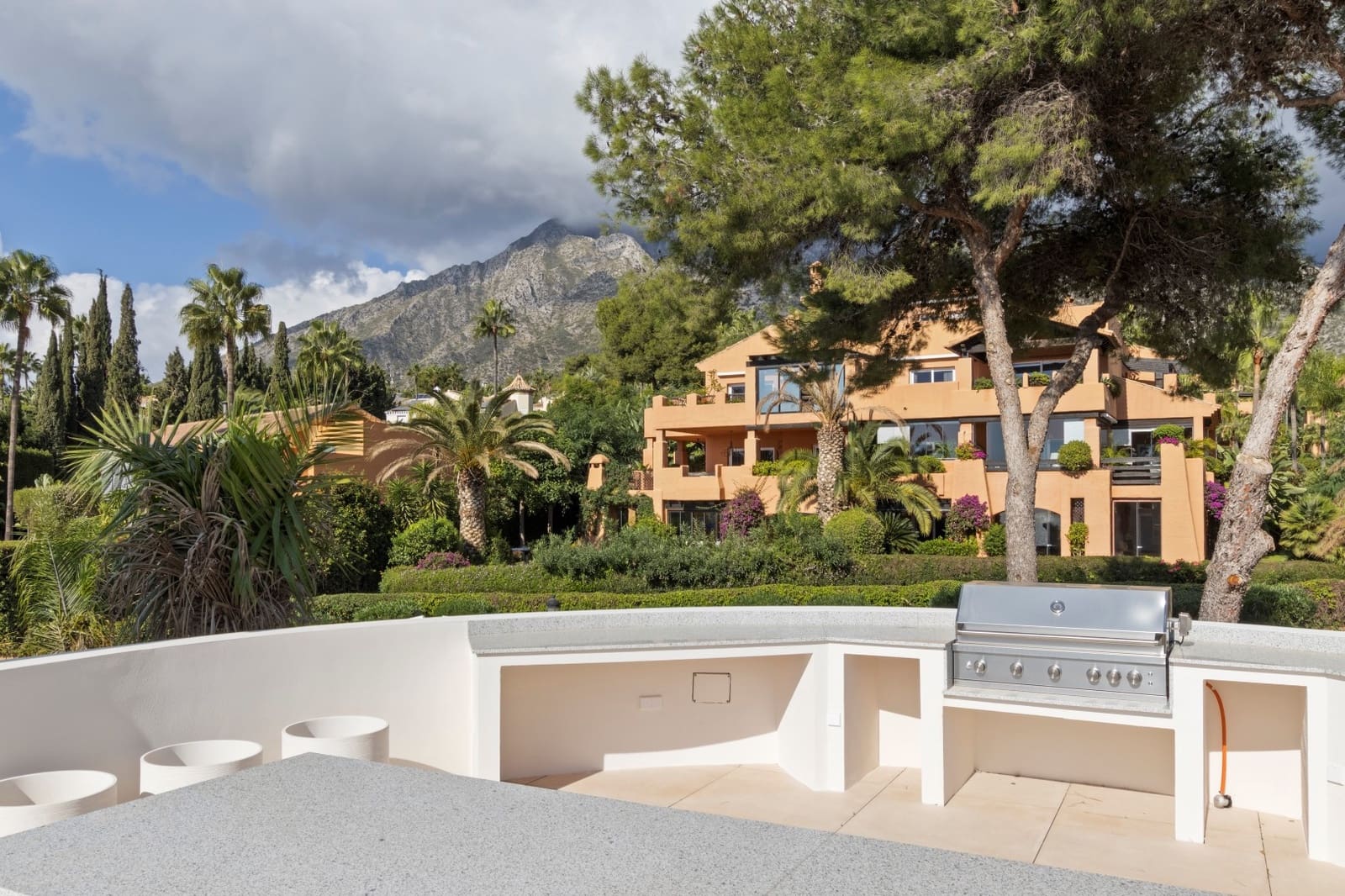 7 Zimmer Villa zu verkaufen in Marbella mit Pool Garage - 11.880.000 € (Ref: 8452092)