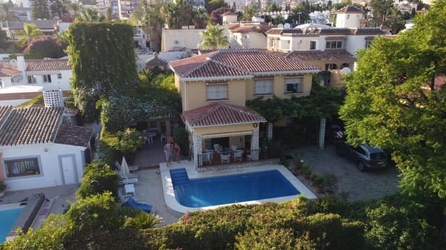 8 slaapkamer Villa te koop in Benalmadena Costa, Benalmádena met zwembad garage - € 890.000 (Ref: 8498733)