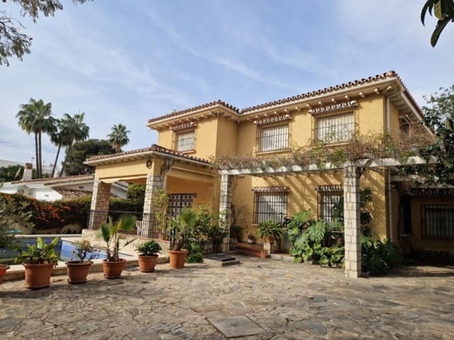 8 slaapkamer Villa te koop in Benalmadena Costa, Benalmádena met zwembad garage - € 890.000 (Ref: 8498733)