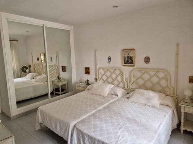 8 bedroom Villa for sale in Benalmadena Costa, Benalmádena with pool garage - € 890,000 (Ref: 8498733)