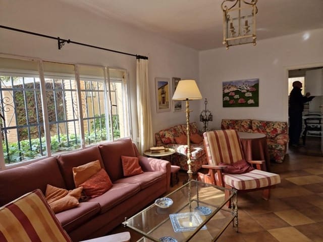 8 bedroom Villa for sale in Benalmadena Costa, Benalmádena with pool garage - € 890,000 (Ref: 8498733)