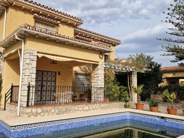 8 bedroom Villa for sale in Benalmadena Costa, Benalmádena with pool garage - € 890,000 (Ref: 8498733)