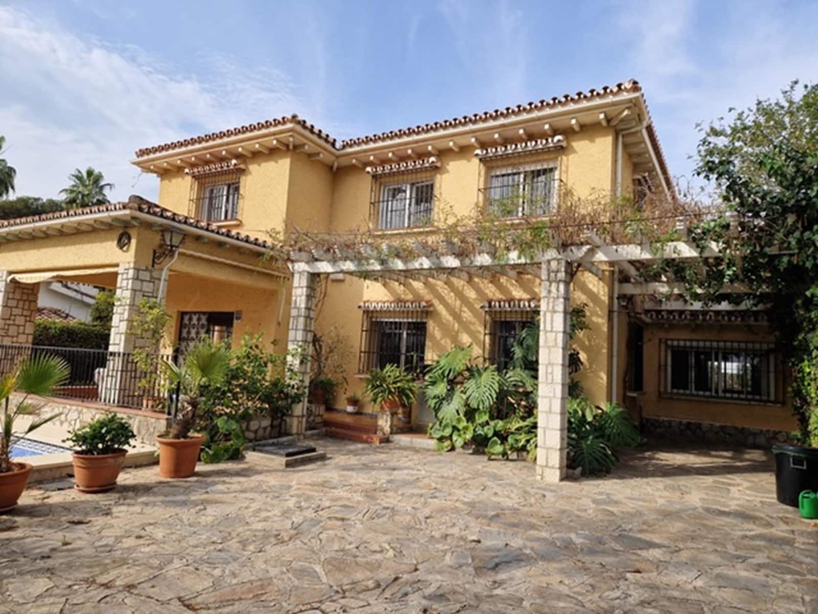 Chalet de 8 habitaciones en Benalmadena Costa en venta con piscina garaje - 890.000 € (Ref: 8498733)