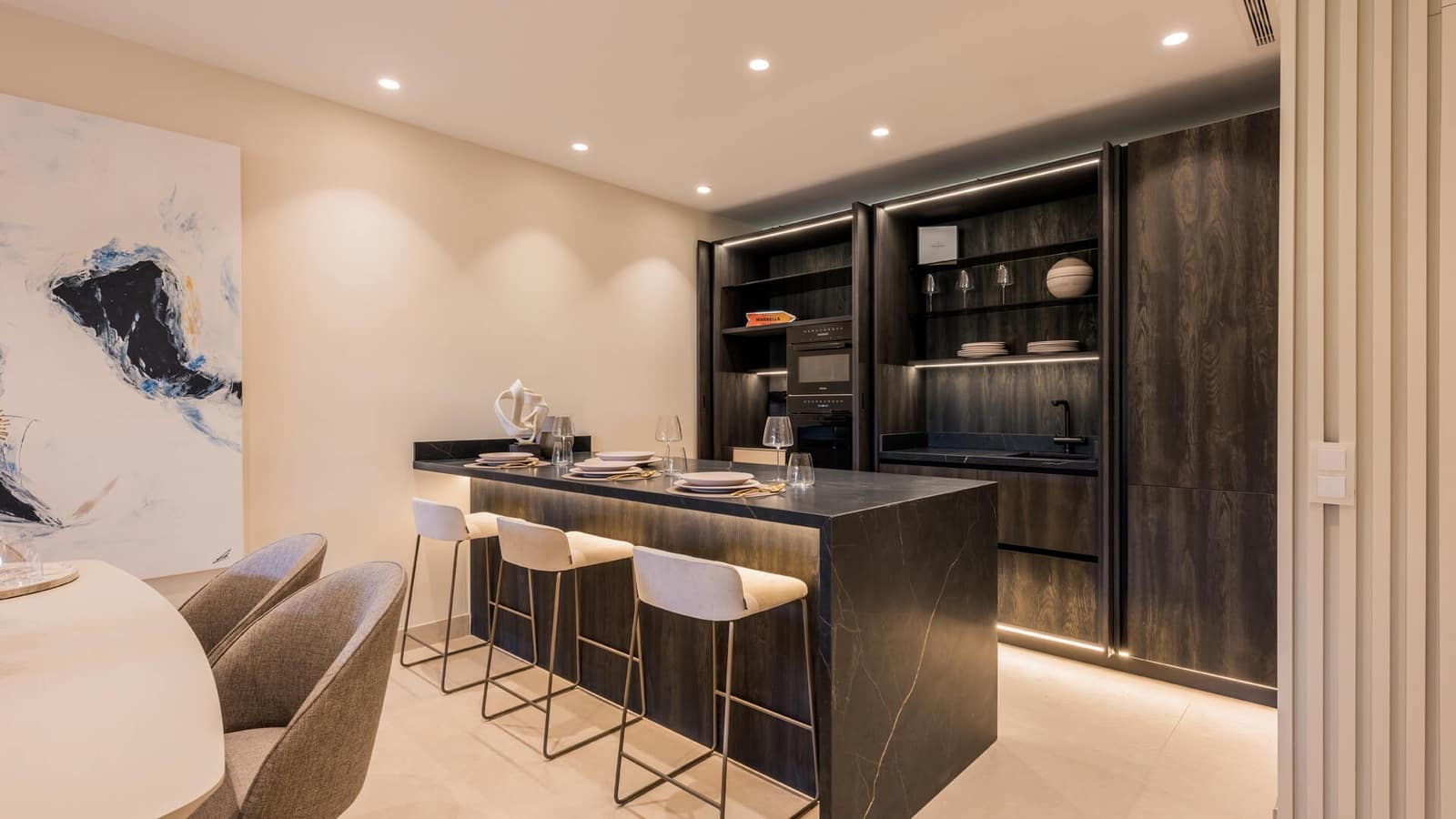 Apartamento de 3 habitaciones en Estepona en venta con piscina garaje - 1.825.000 € (Ref: 8538915)